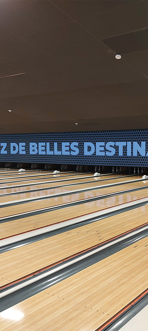 Les écrans qui sont sur les pistes de bowling