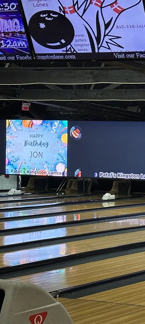 Affichage de piste personnalisé avec "Happy Birthday Jon"